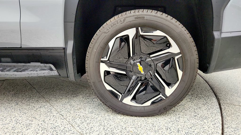 Used 2026 Chevrolet Silverado EV LT AWD/4WD image 9