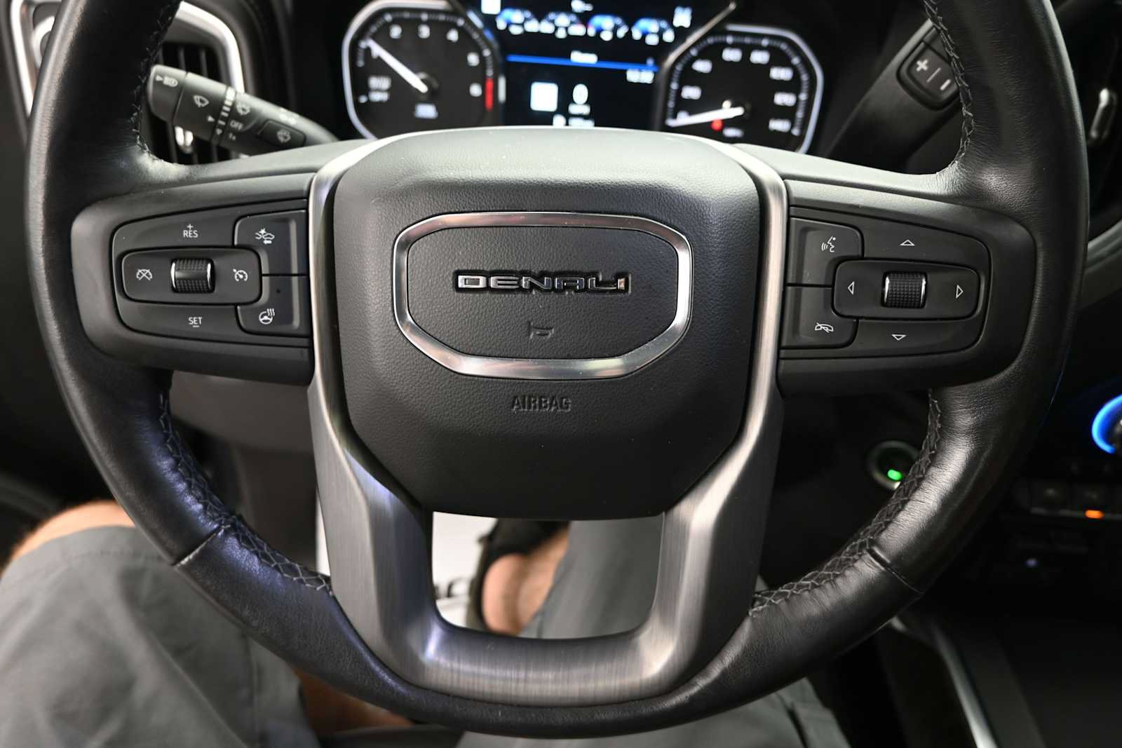 Used 2021 GMC Sierra 1500 Denali w/ Denali Ultimate Package AWD/4WD image 13