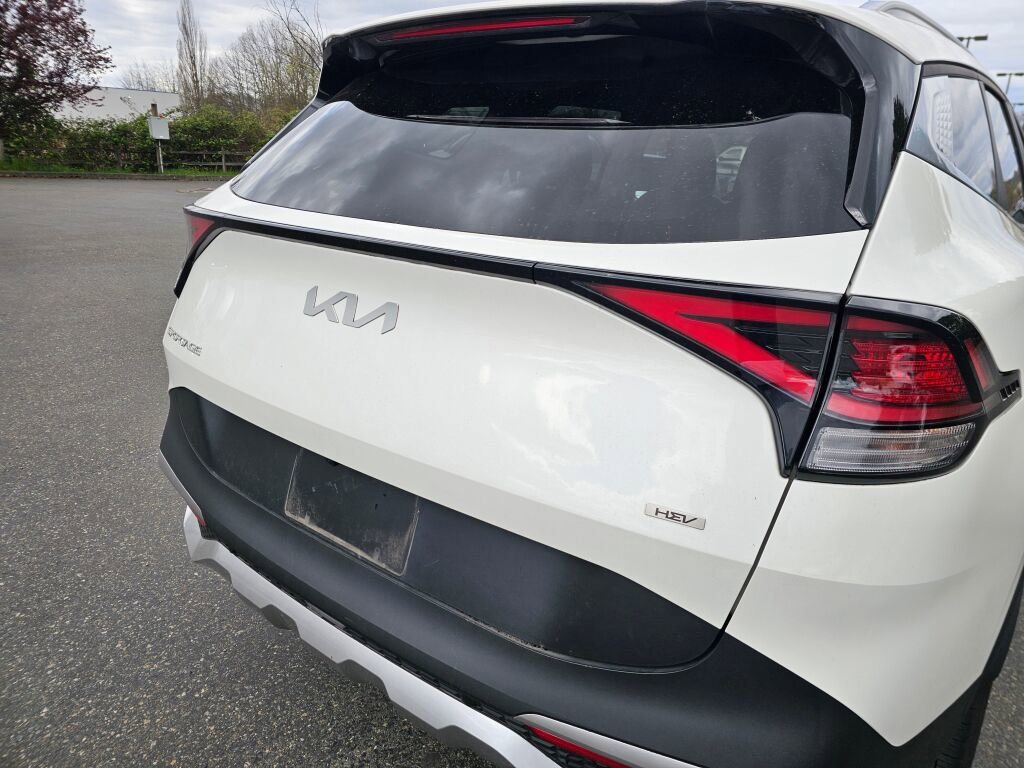 Used 2023 Kia Sportage EX AWD/4WD image 16