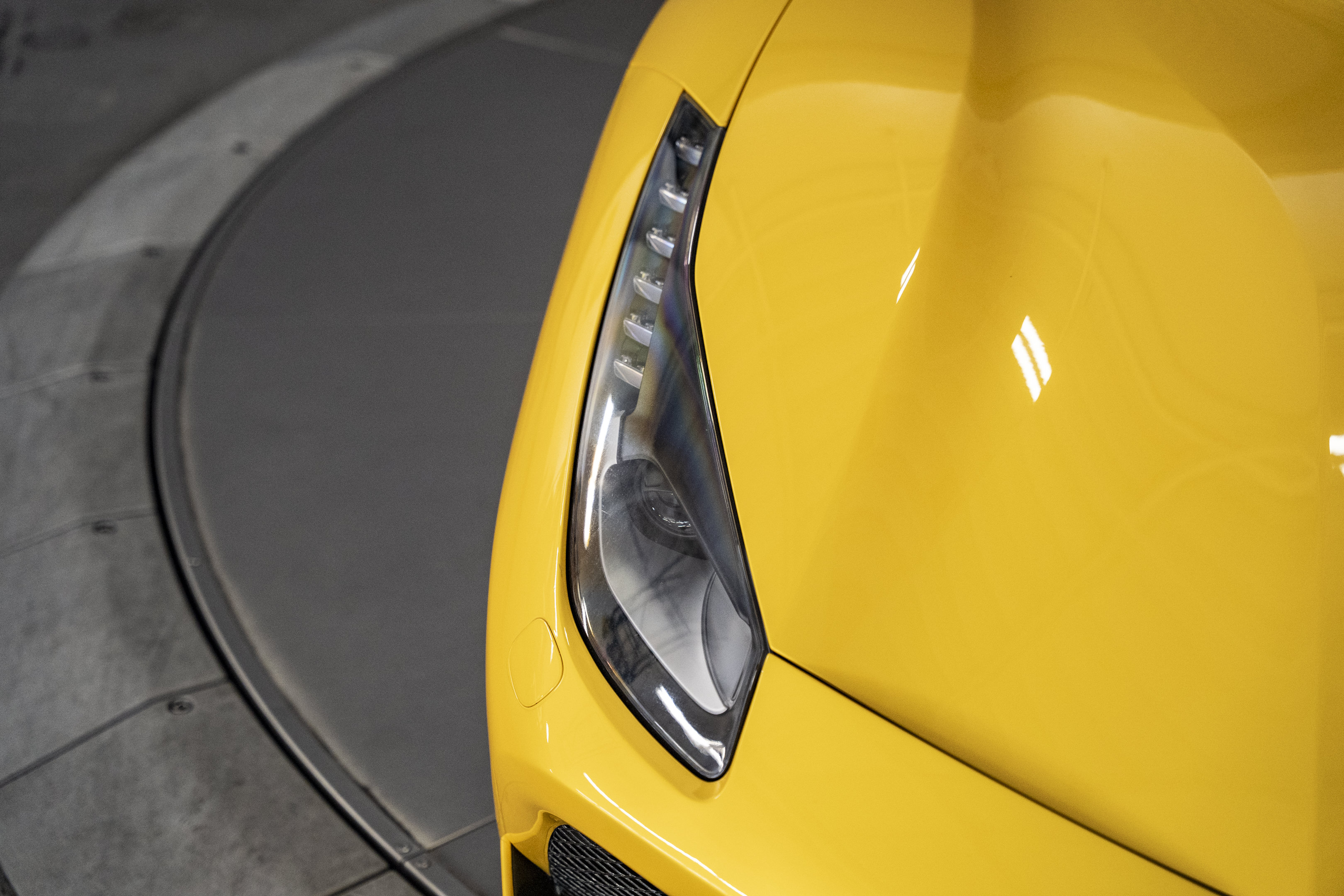 Used 2018 Ferrari 488 Spider RWD image 15