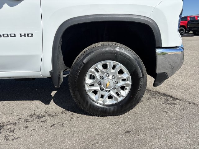 Used 2026 Chevrolet Silverado 2500 LTZ w/ LTZ Convenience Package AWD/4WD image 16