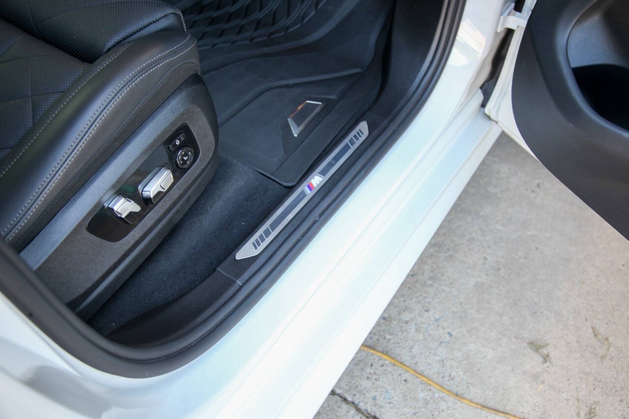 Used 2024 BMW X5 sDrive40i w/ M Sport Package RWD image 50
