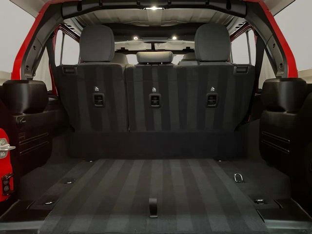 Used 2025 Jeep Wrangler Unlimited Sahara w/ Safety Group AWD/4WD image 87