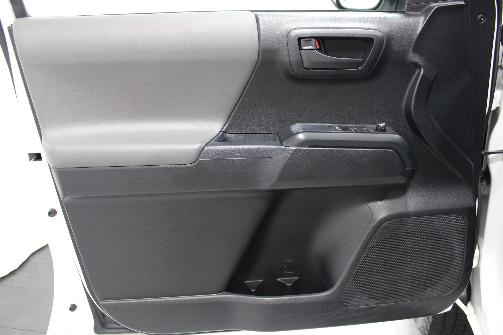 Used 2017 Toyota Tacoma SR RWD image 11