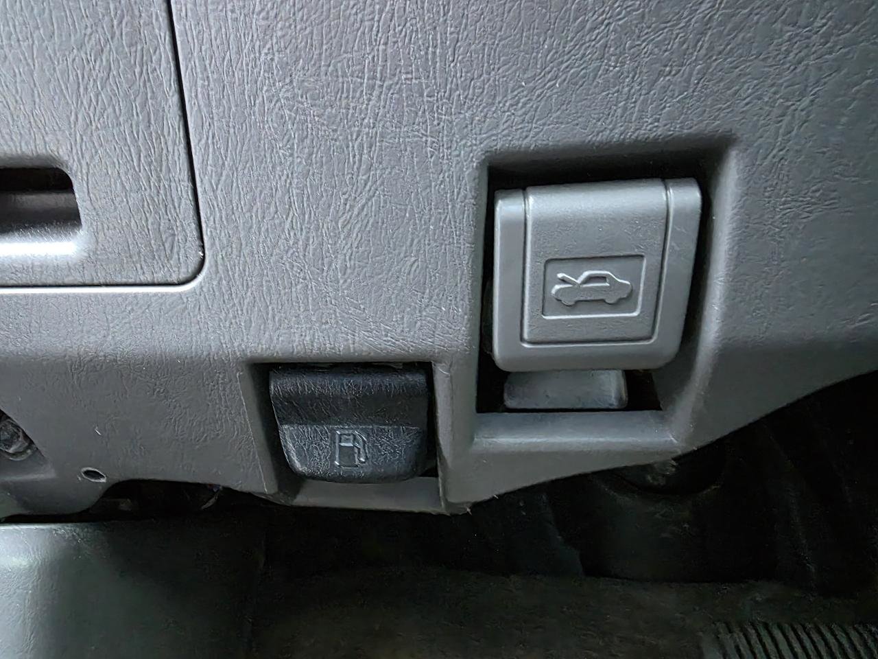 Used 2001 Toyota 4Runner SR5 image 14