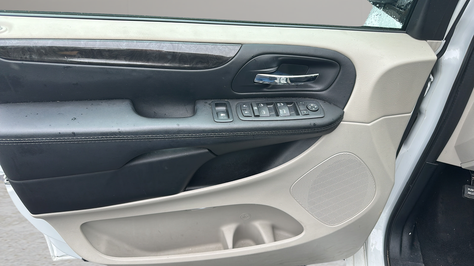 Used 2017 Dodge Grand Caravan SE w/ Power Window Group FWD image 17