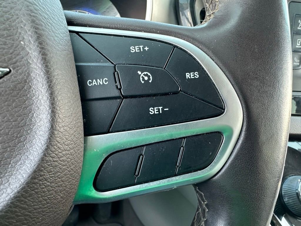 Used 2017 Chrysler Pacifica Touring-L image 25