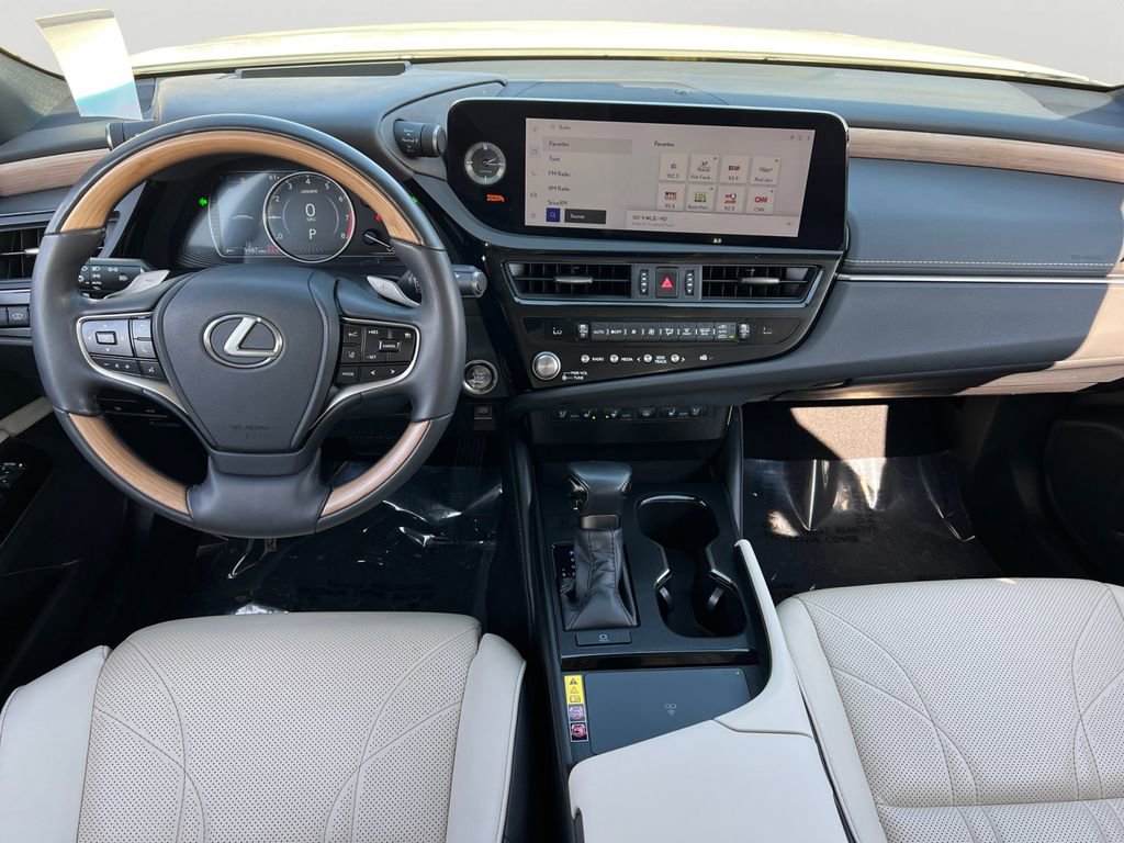 Used 2024 Lexus ES 350 Ultra Luxury w/ Accessory Package (Z2) image 12