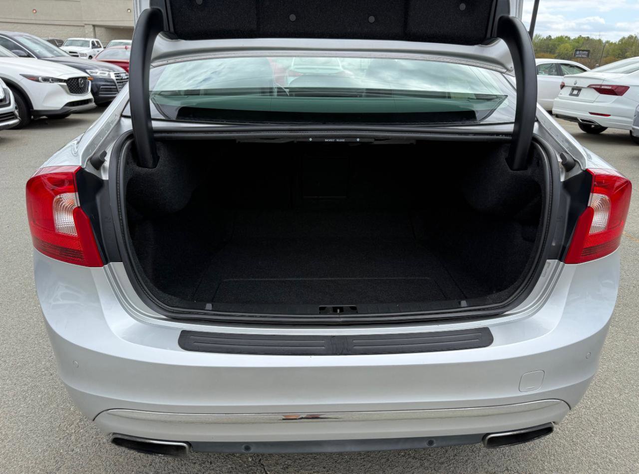 Used 2018 Volvo S60 T5 Inscription image 11