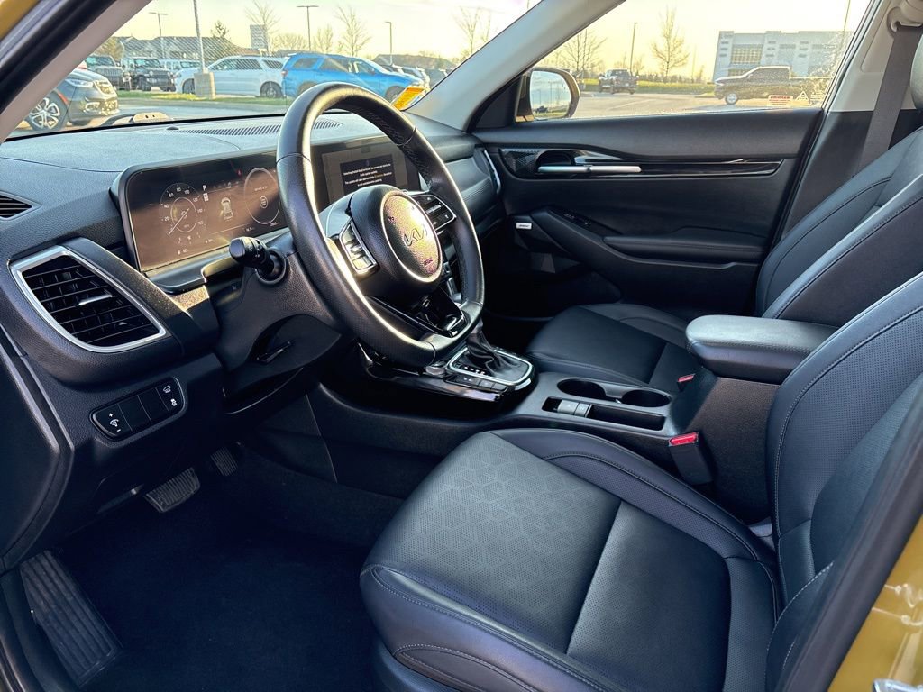 Used 2024 Kia Seltos SX w/ SX Sunroof Package image 7