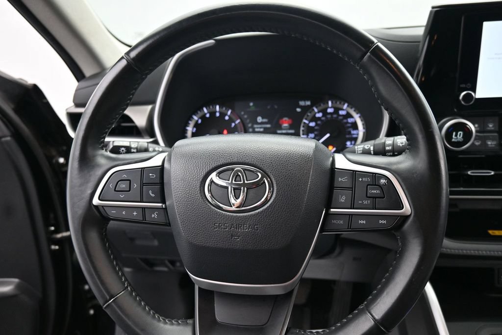 Used 2023 Toyota Highlander XLE AWD/4WD image 20
