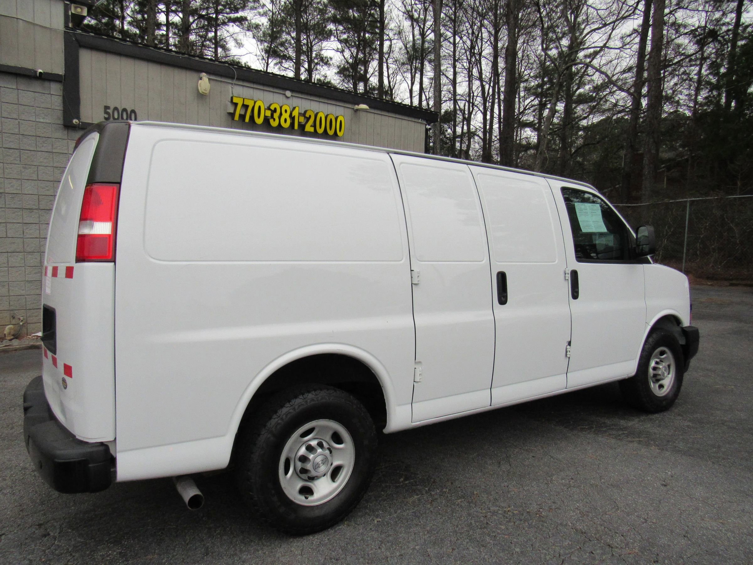 Used 2019 Chevrolet Express 2500 RWD image 11