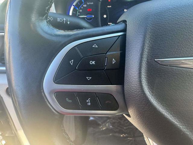 Used 2019 Chrysler Pacifica Touring-L image 18