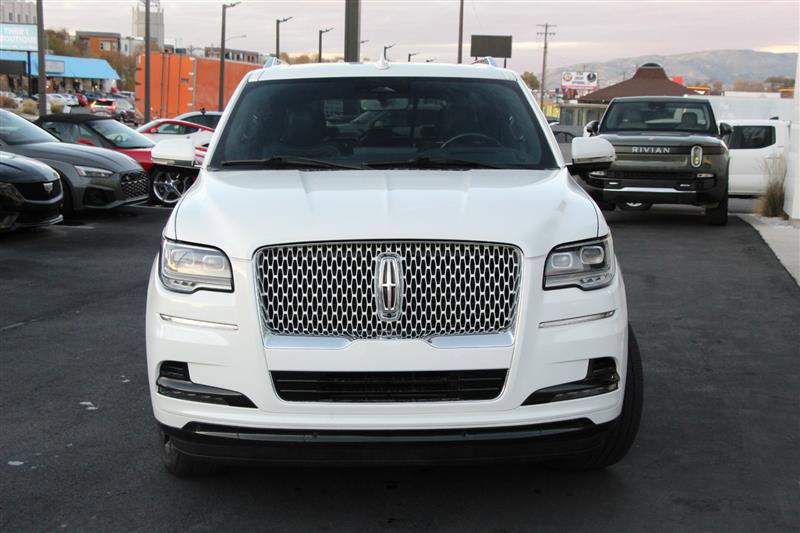 Used 2022 Lincoln Navigator Reserve image 2