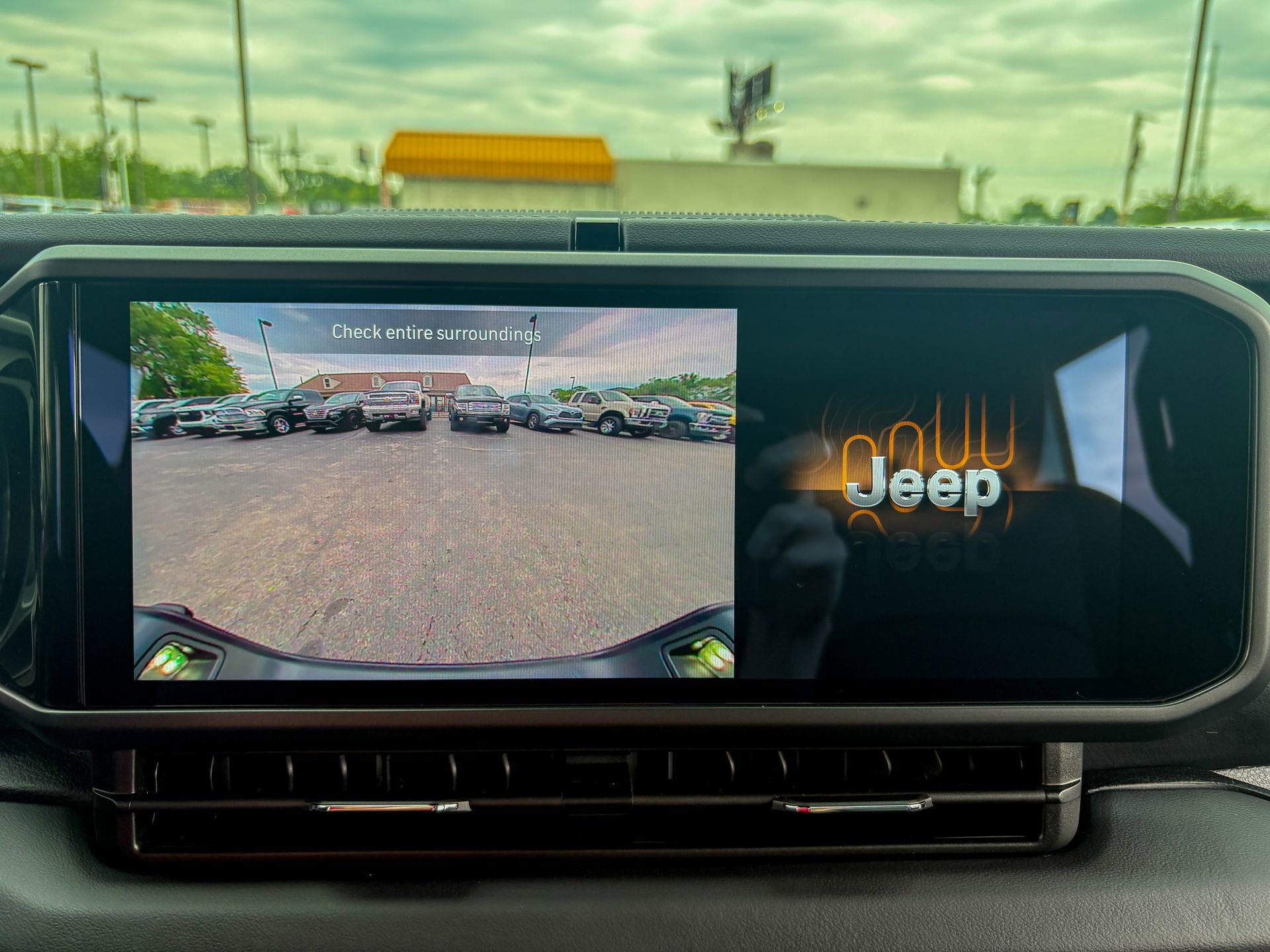 Used 2025 Jeep Gladiator Sport AWD/4WD image 18