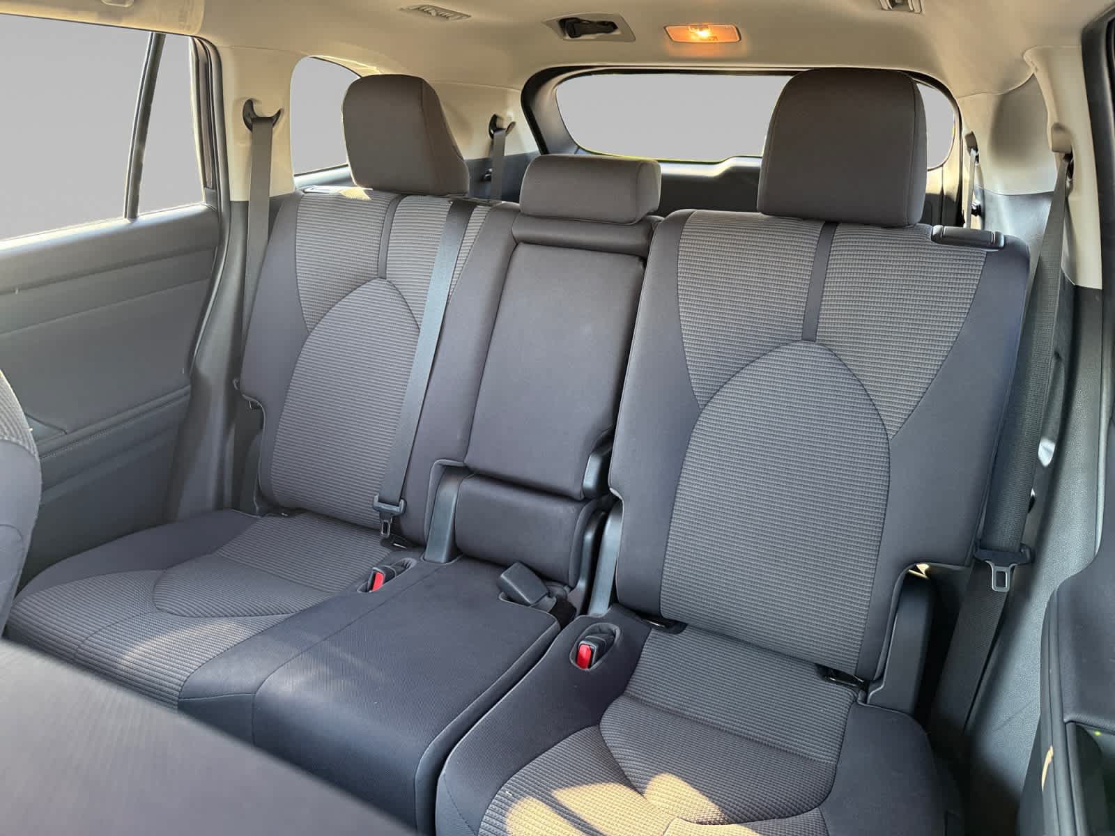 Used 2022 Toyota Highlander L FWD image 22