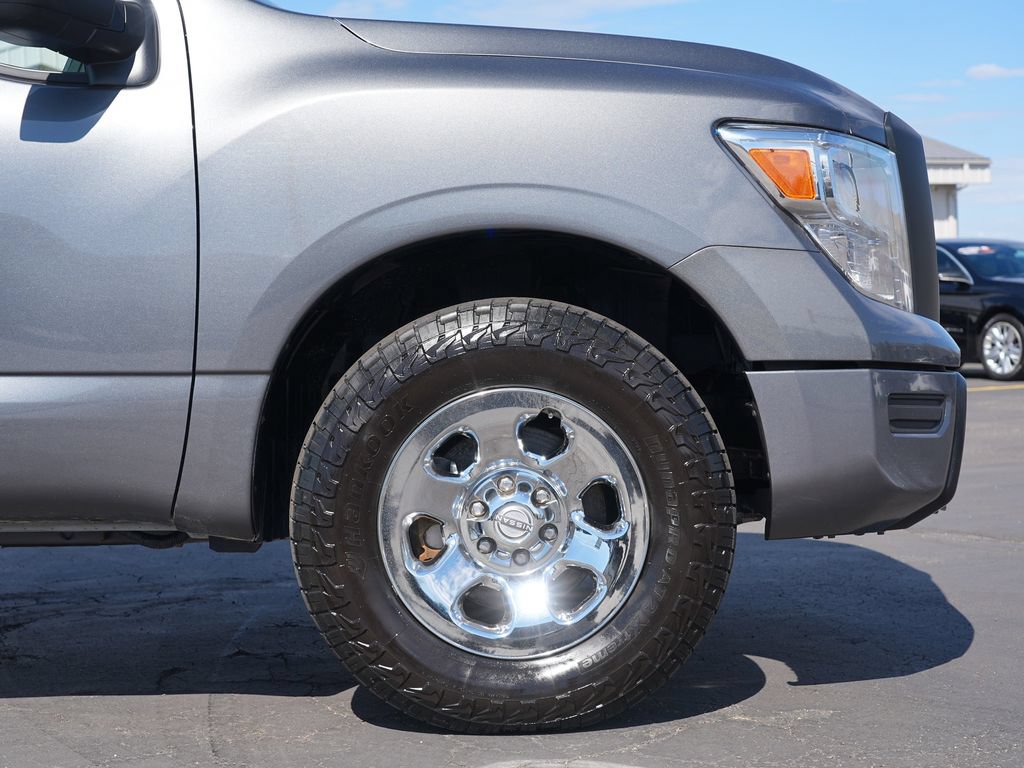 Used 2023 Nissan Titan S AWD/4WD image 11