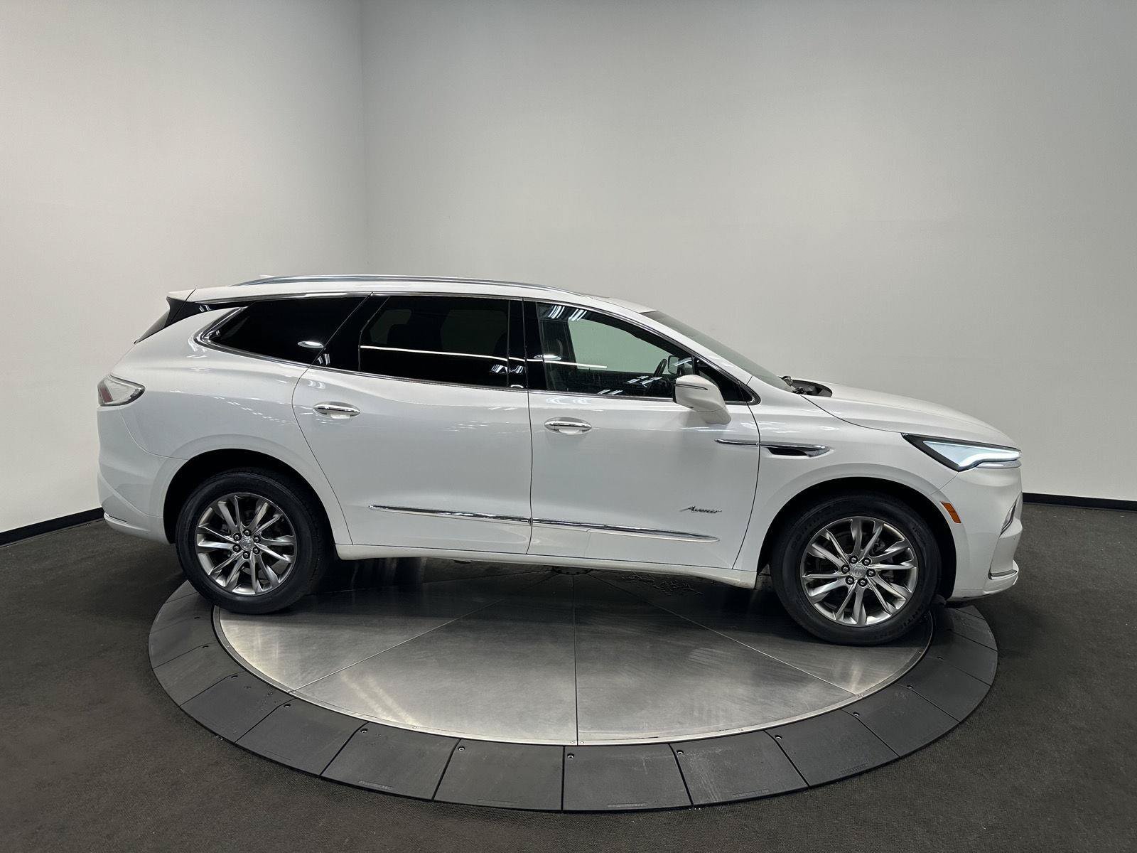Used 2022 Buick Enclave Avenir w/ Avenir Technology Package AWD/4WD image 8