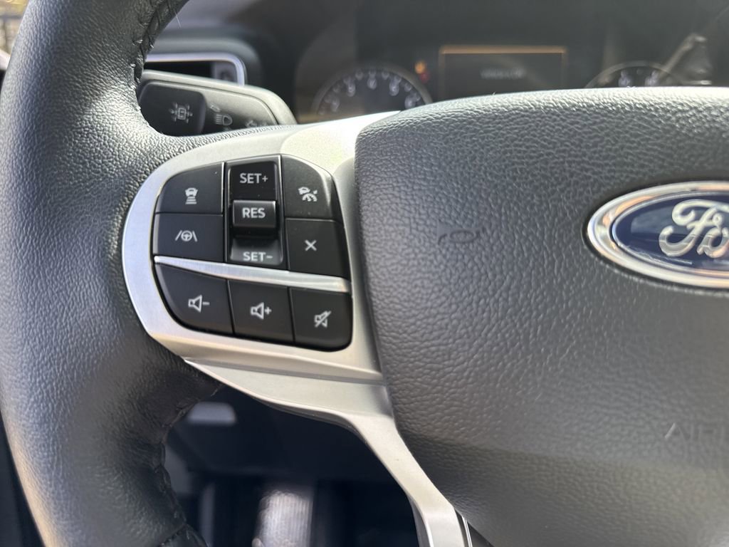 Used 2023 Ford Explorer XLT w/ Equipment Group 202A AWD/4WD image 21