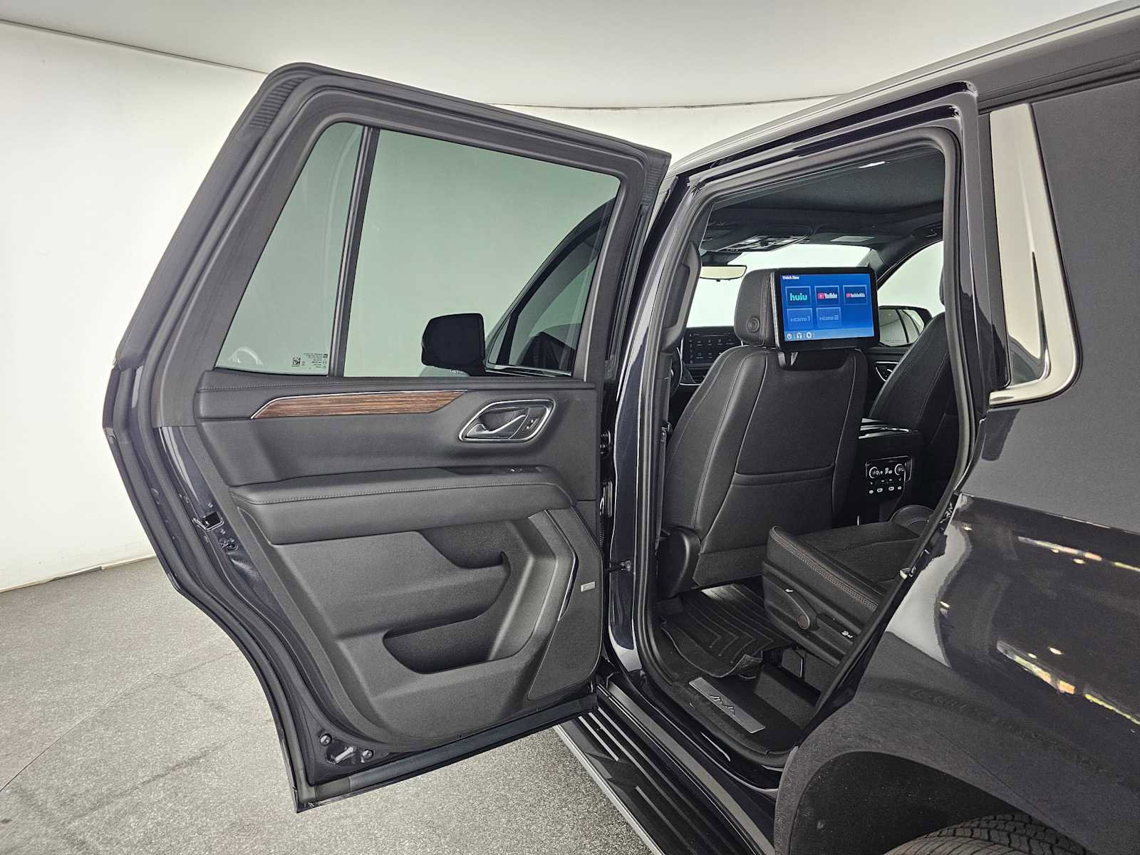 Used 2023 Chevrolet Tahoe High Country w/ Advanced Technology Package image 18