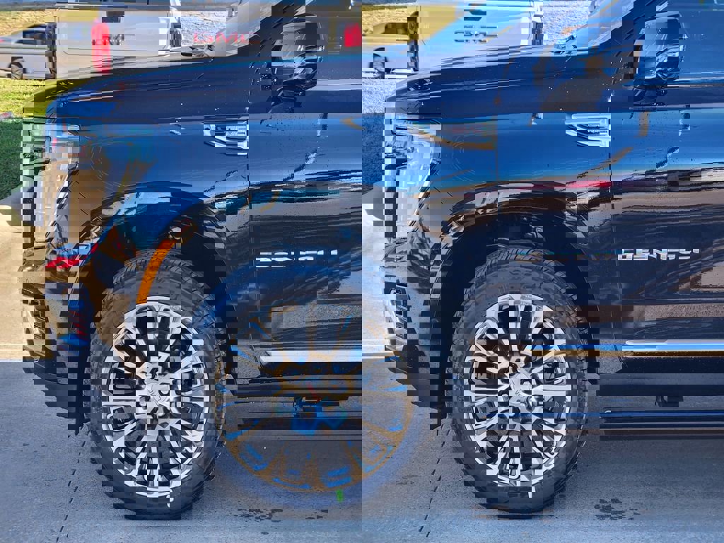 New 2026 GMC Yukon Denali w/ Denali Reserve Package image 6