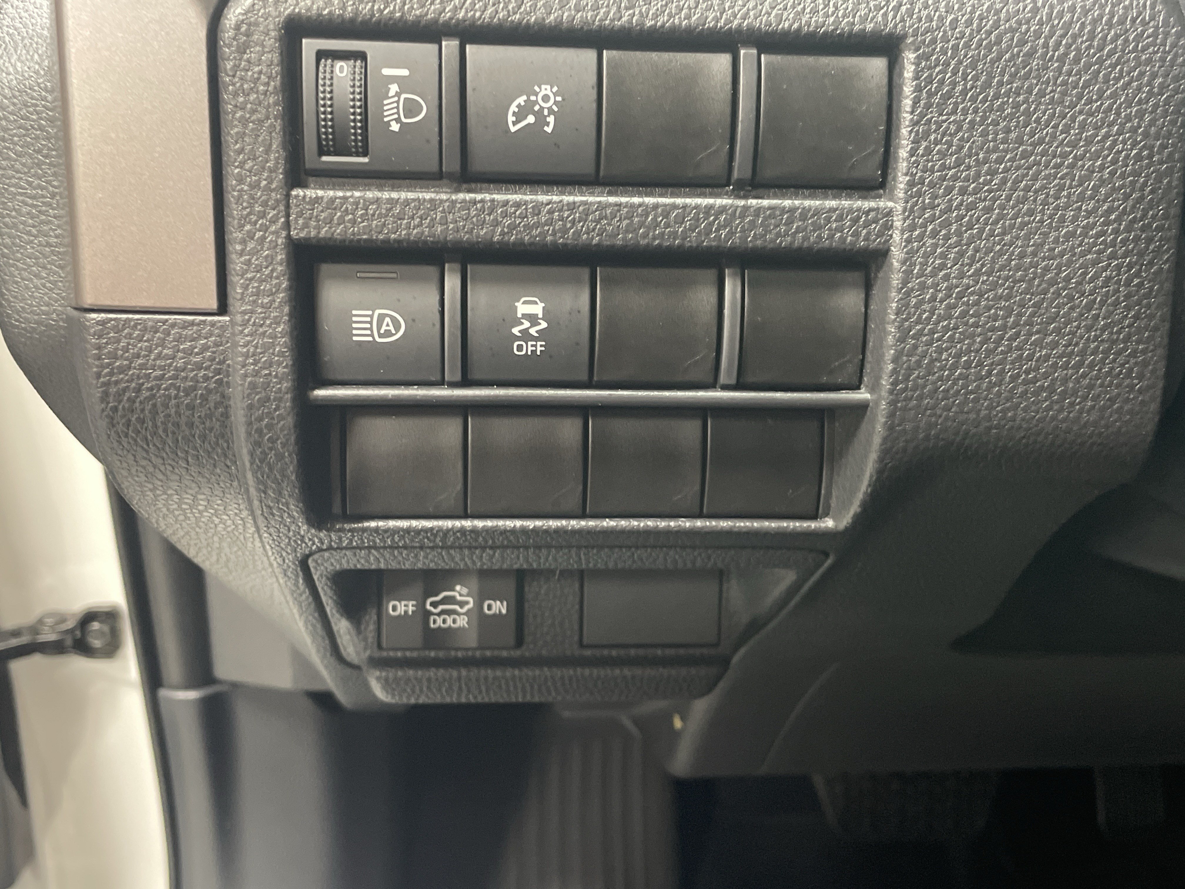 Certified 2024 Toyota Tacoma SR5 AWD/4WD image 17
