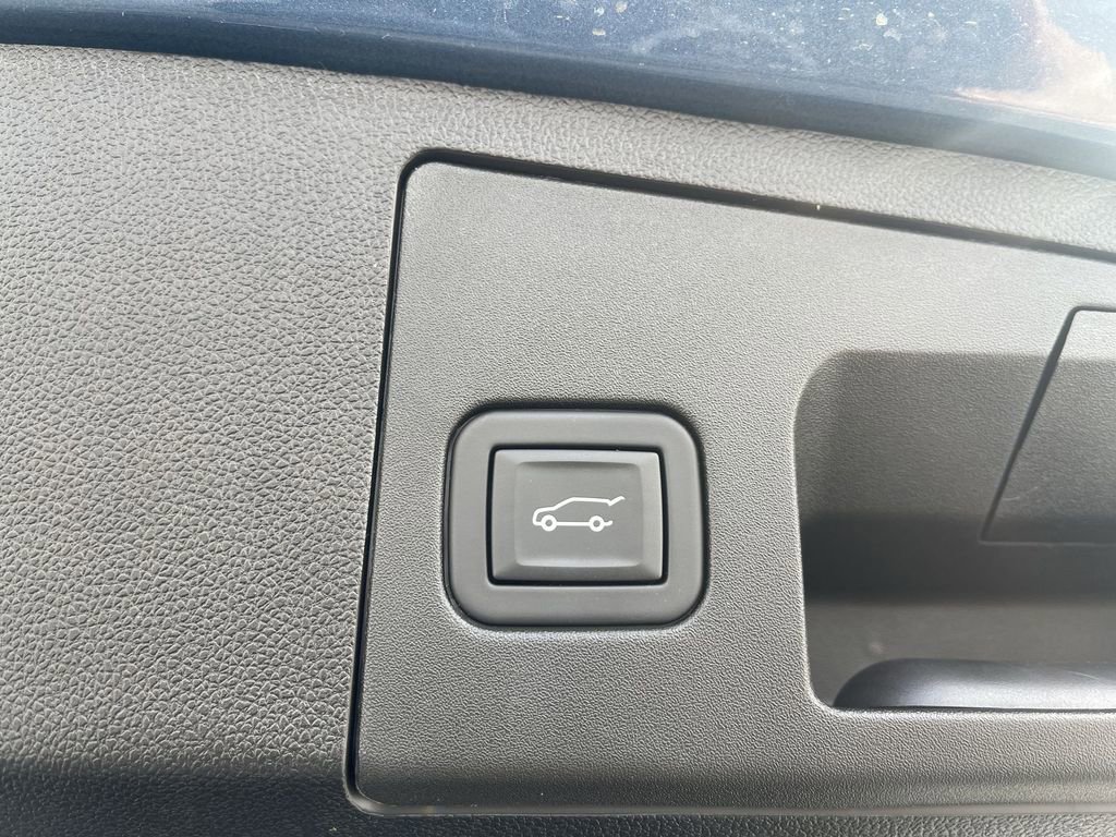 Certified 2024 Cadillac XT4 Sport w/ Cold Weather Package image 6