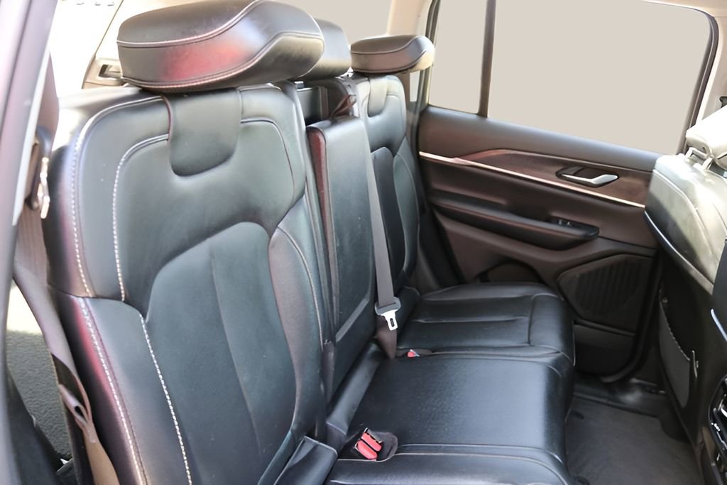 Used 2023 Jeep Grand Cherokee Limited RWD image 17