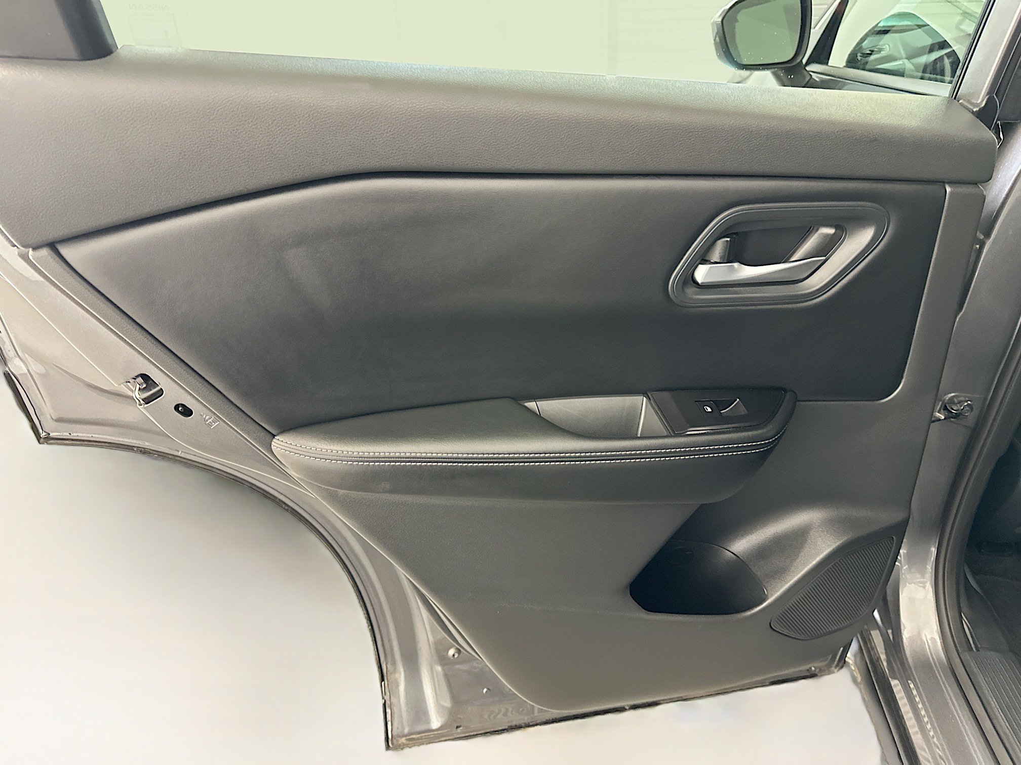 Used 2025 Nissan Rogue SV image 26