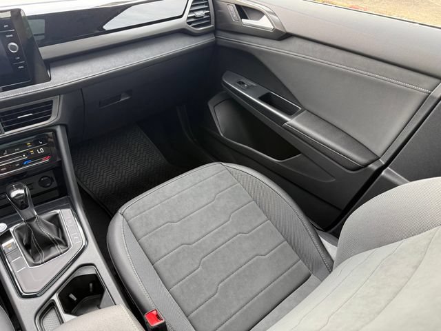 New 2026 Volkswagen Taos SE FWD image 16