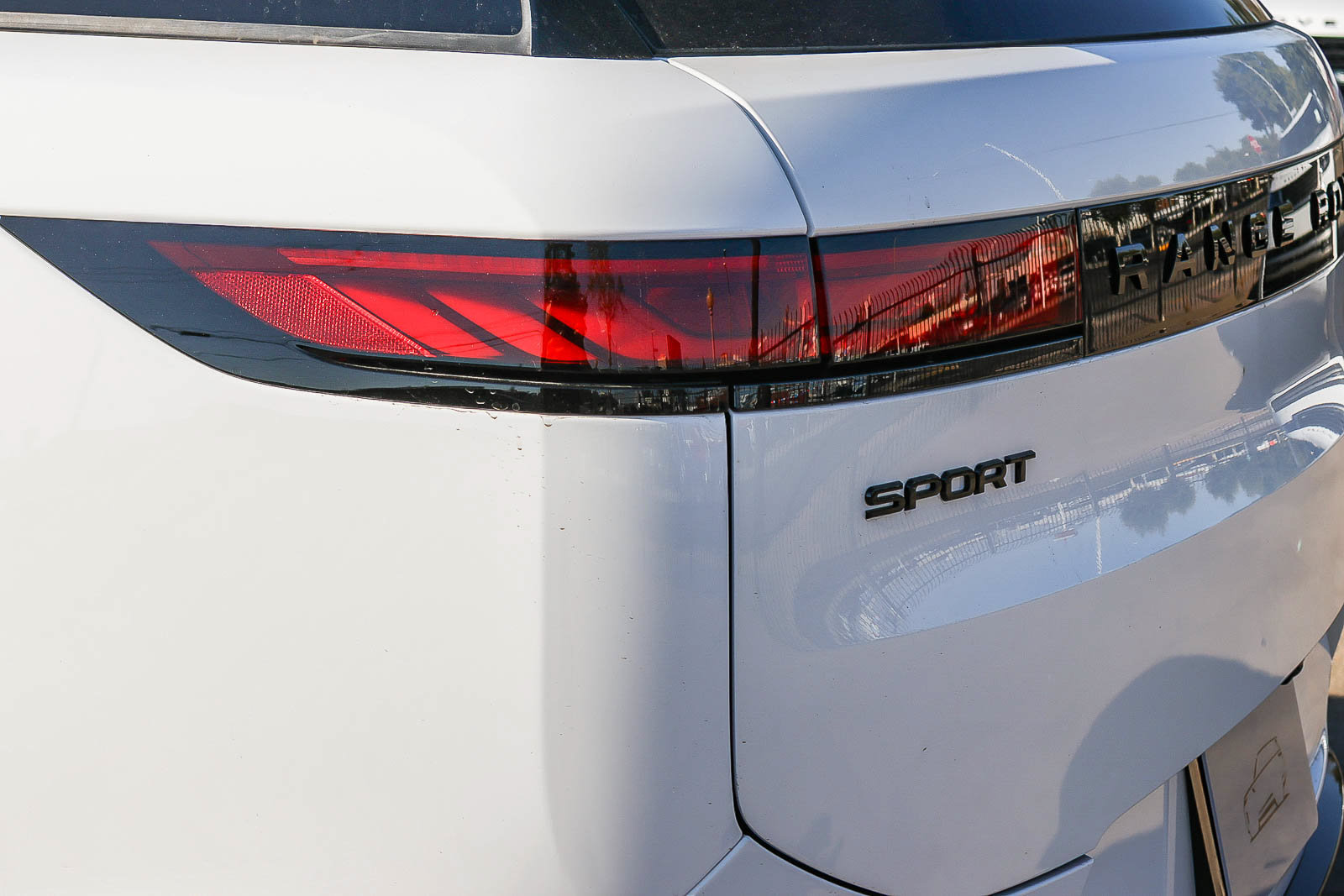 New 2026 Land Rover Range Rover Sport Dynamic SE AWD/4WD image 11
