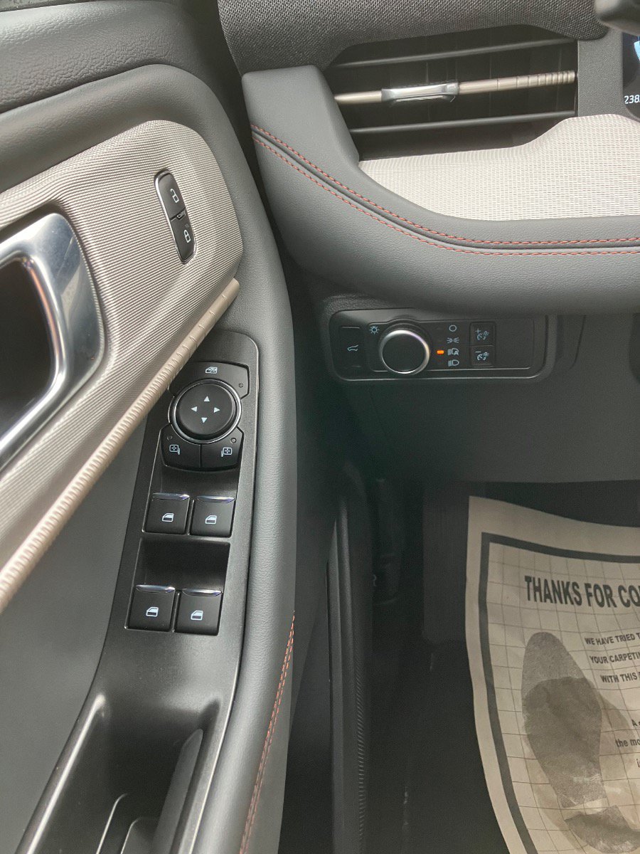 Used 2026 Ford Explorer Active AWD/4WD image 19