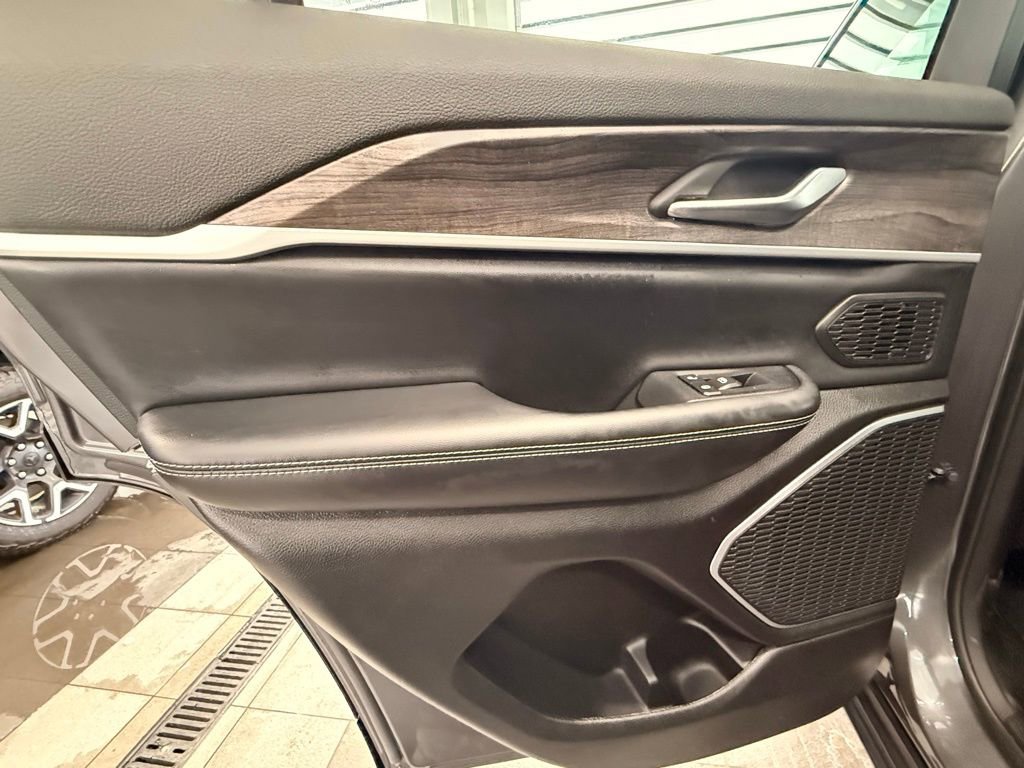 Used 2022 Jeep Grand Cherokee Limited 4xe image 39