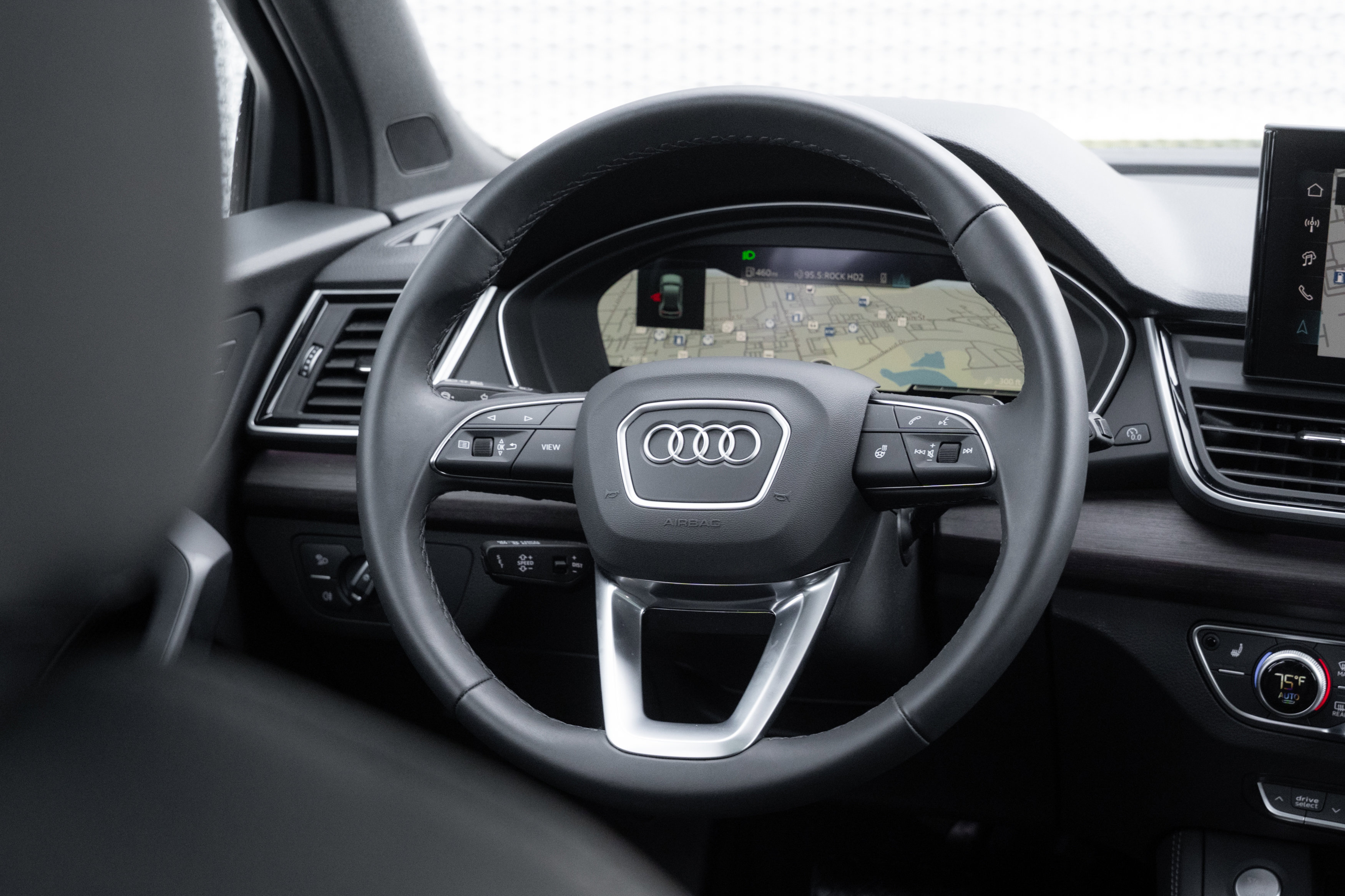 Certified 2025 Audi Q5 2.0T Premium Plus w/ Premium Plus Package image 9