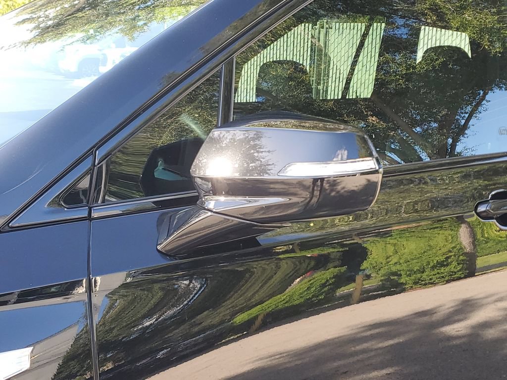 Used 2023 Cadillac XT6 Sport w/ LPO, Floor Liner Package AWD/4WD image 12