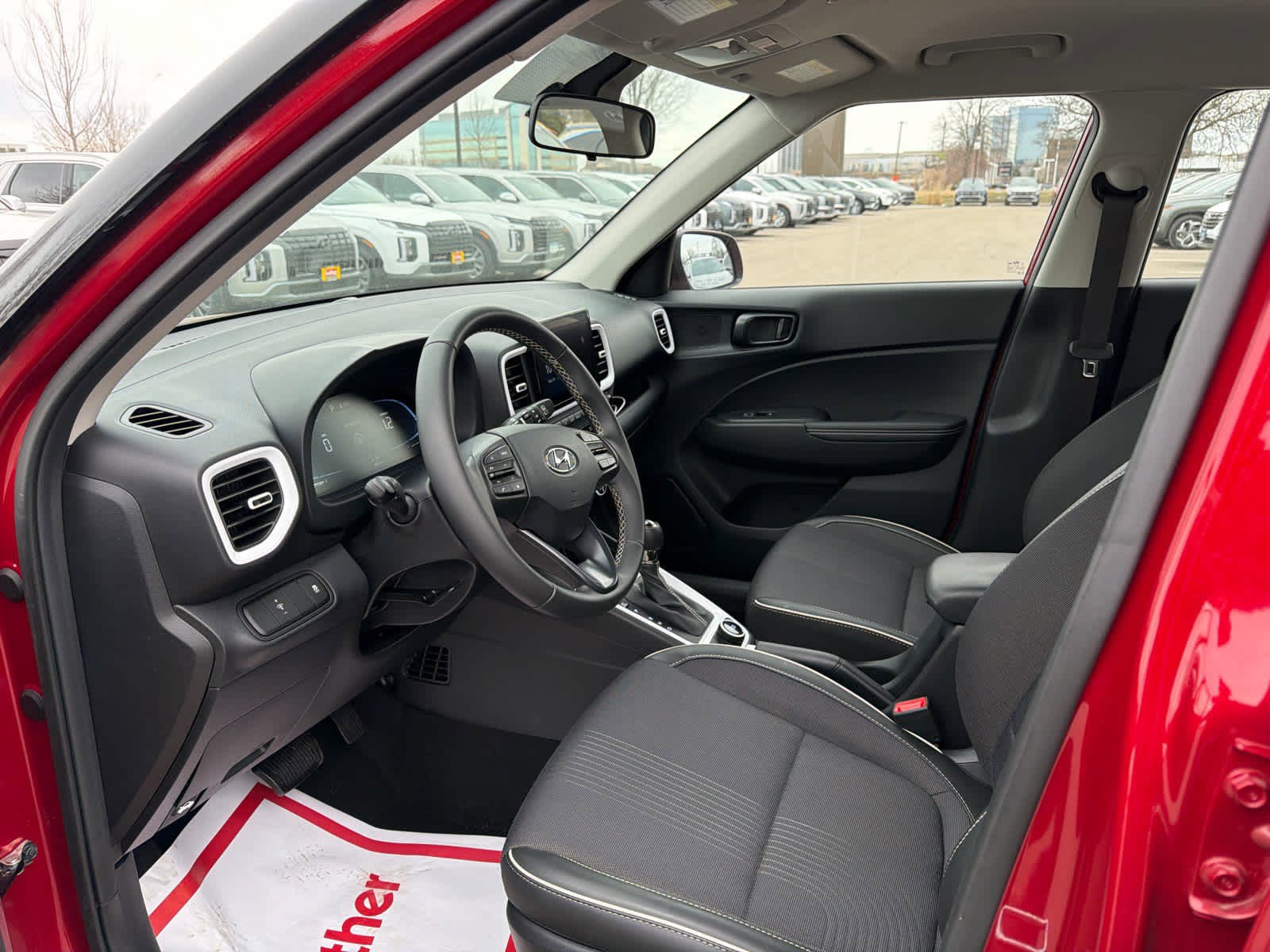 Used 2025 Hyundai Venue Limited image 5