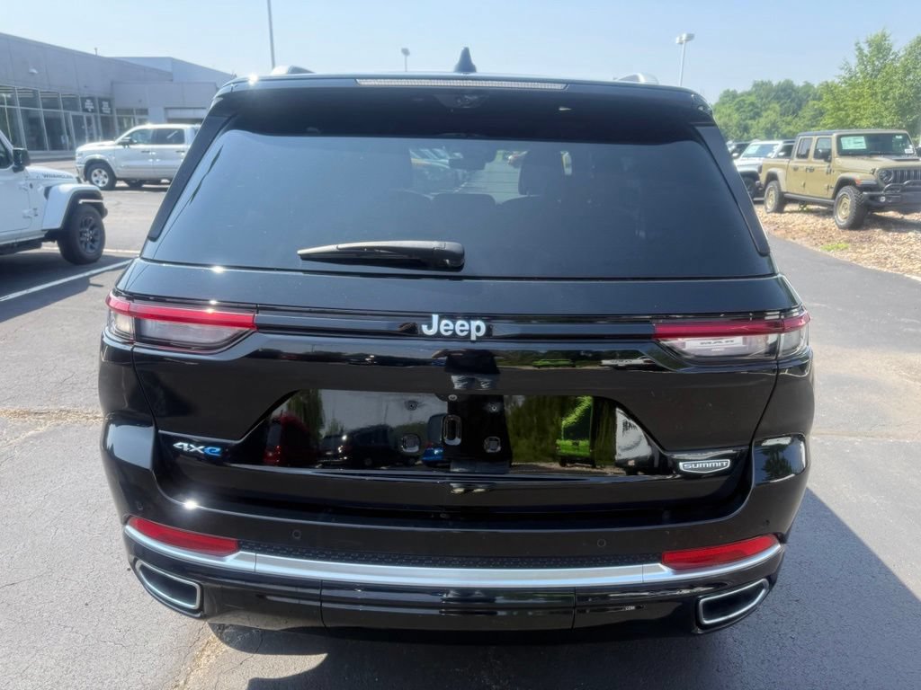 Used 2023 Jeep Grand Cherokee Summit w/ Advanced Protech Group IV AWD/4WD image 5