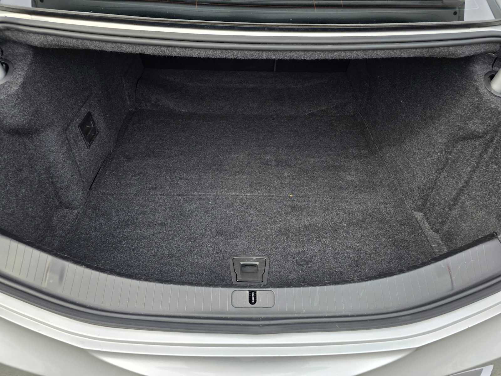 Used 2017 Cadillac XTS Luxury image 16