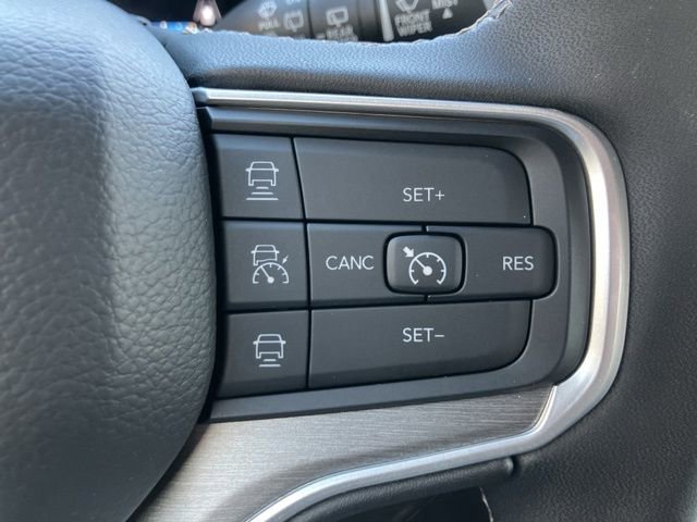 Used 2025 Jeep Wagoneer L Series II AWD/4WD image 19