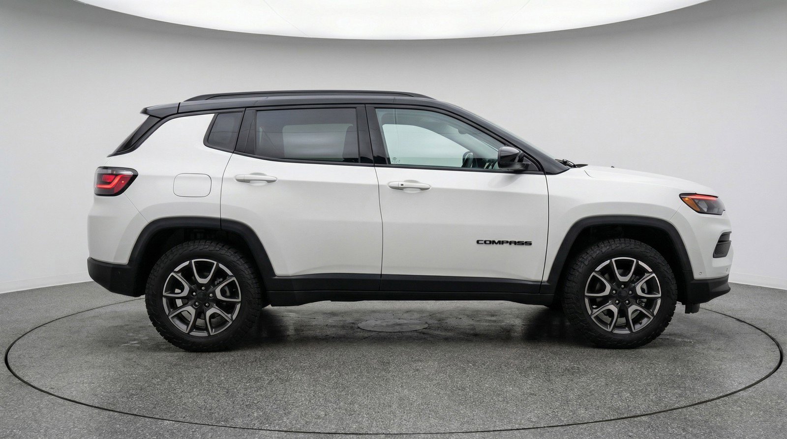 Used 2025 Jeep Compass Trailhawk AWD/4WD image 11