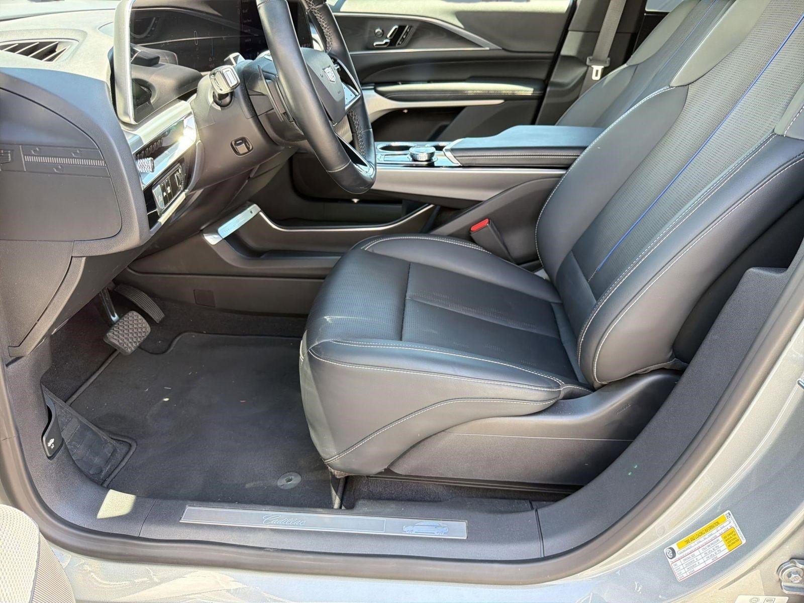Certified 2024 Cadillac Lyriq Luxury AWD/4WD image 4