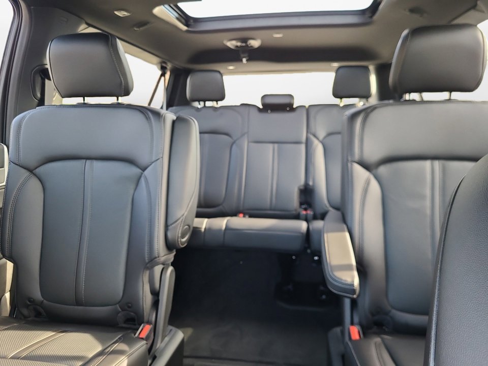 New 2026 Jeep Grand Wagoneer L 4x4 image 12