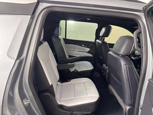 Used 2025 Chevrolet Traverse High Country image 19