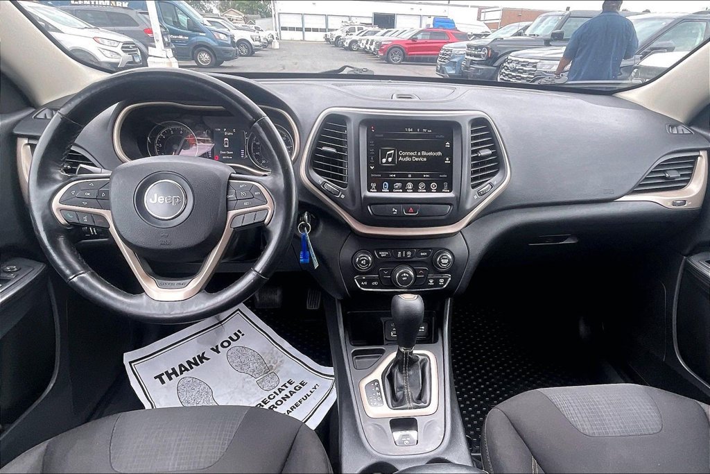Used 2017 Jeep Cherokee Latitude w/ Safety/Convenience Group FWD image 14