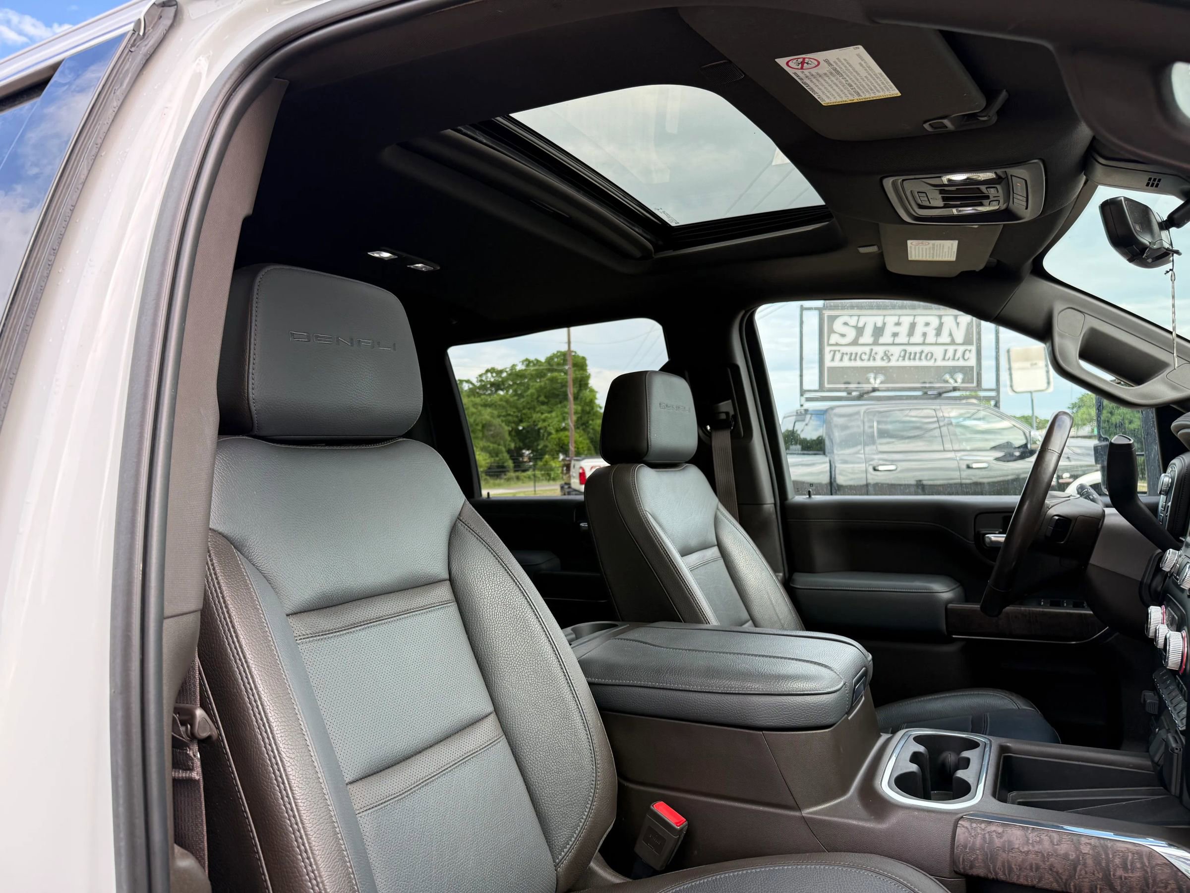 Used 2023 GMC Sierra 2500 Denali w/ Denali Ultimate Package AWD/4WD image 16
