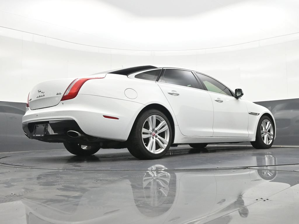 Used 2016 Jaguar XJ L Portfolio RWD image 27