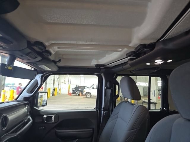 Used 2022 Jeep Gladiator Sport AWD/4WD image 15