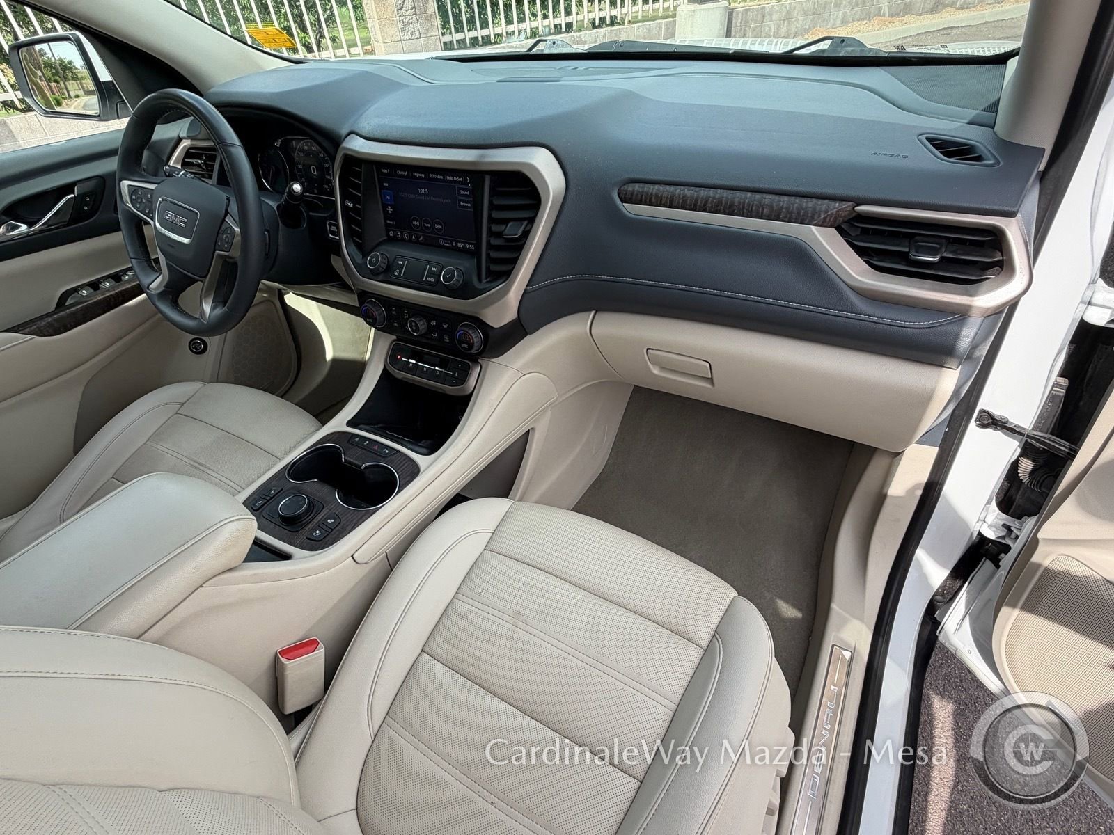 Used 2023 GMC Acadia Denali image 11