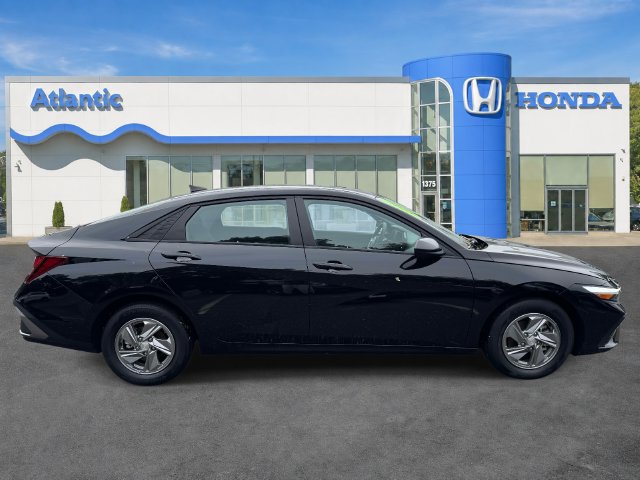 Used 2025 Hyundai Elantra SE FWD image 4