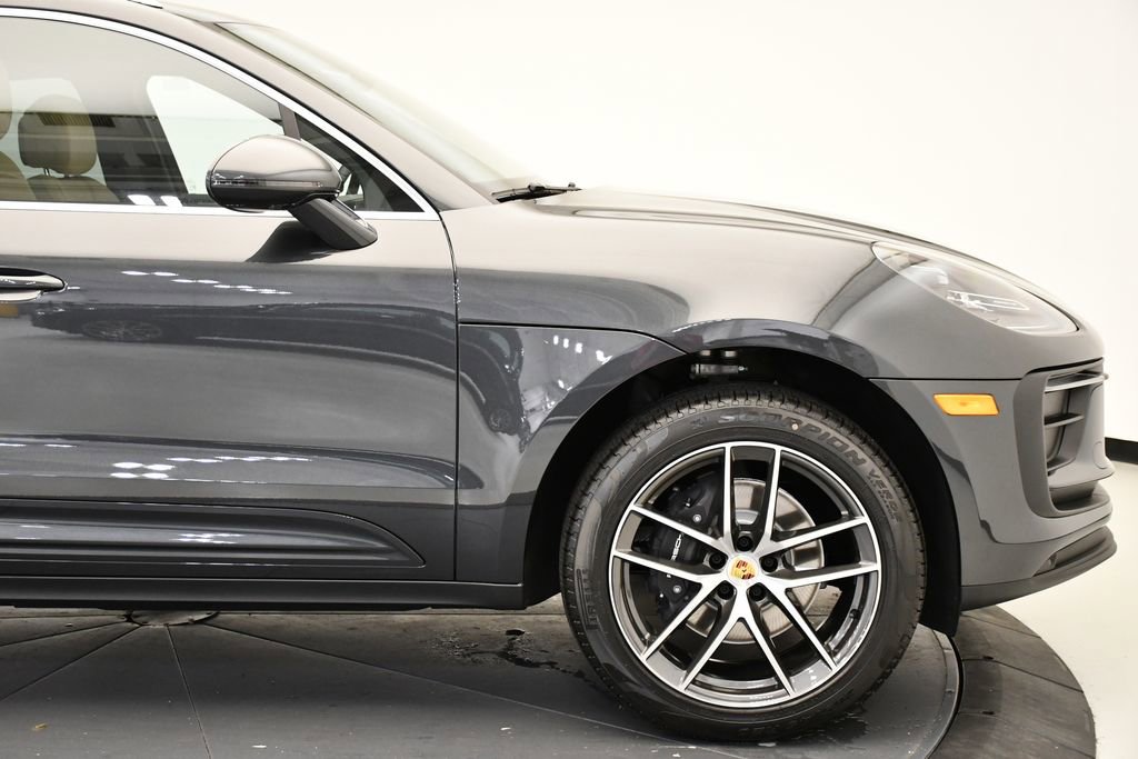 Certified 2025 Porsche Macan image 15